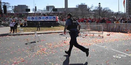 Spari alla parata del Super Bowl, un morto e 9 feriti