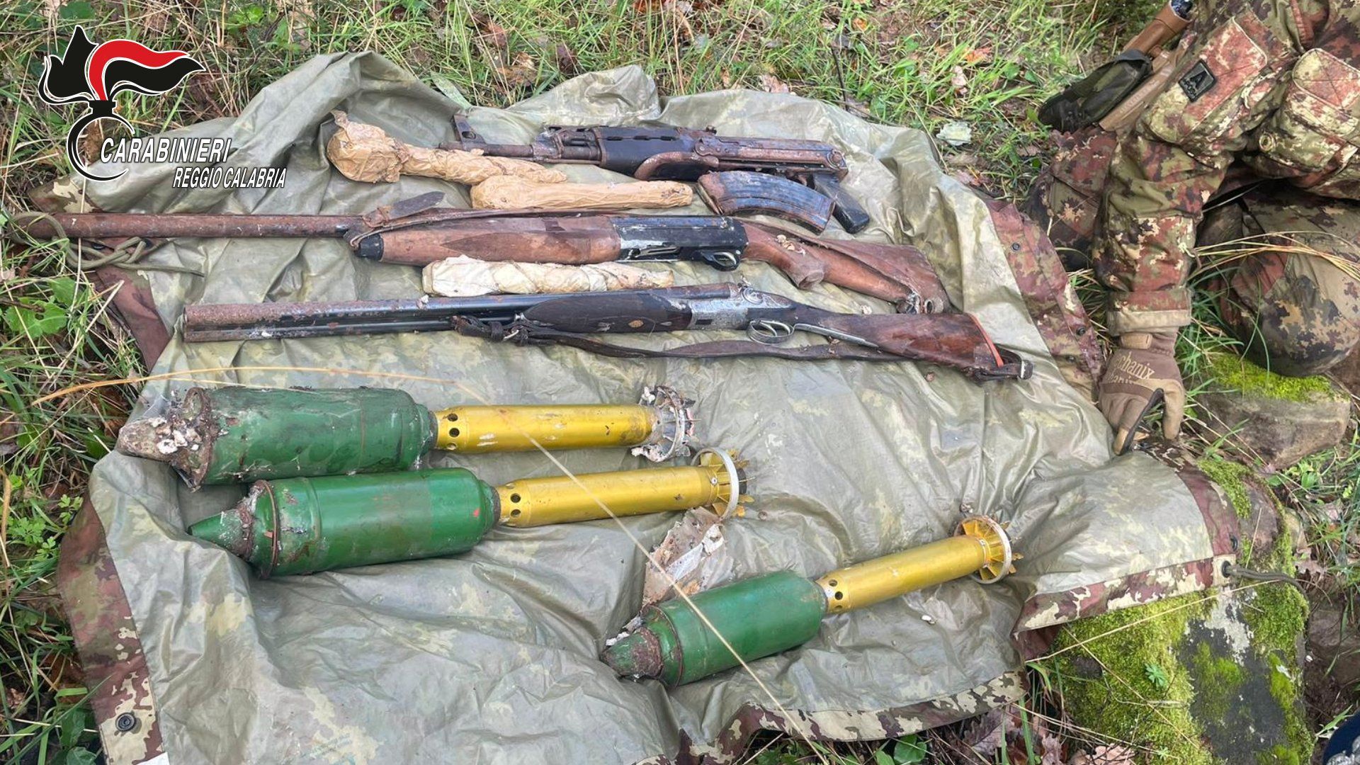 La strategia militare della ‘ndrangheta, armi e droga tra ruderi e terreni abbandonati