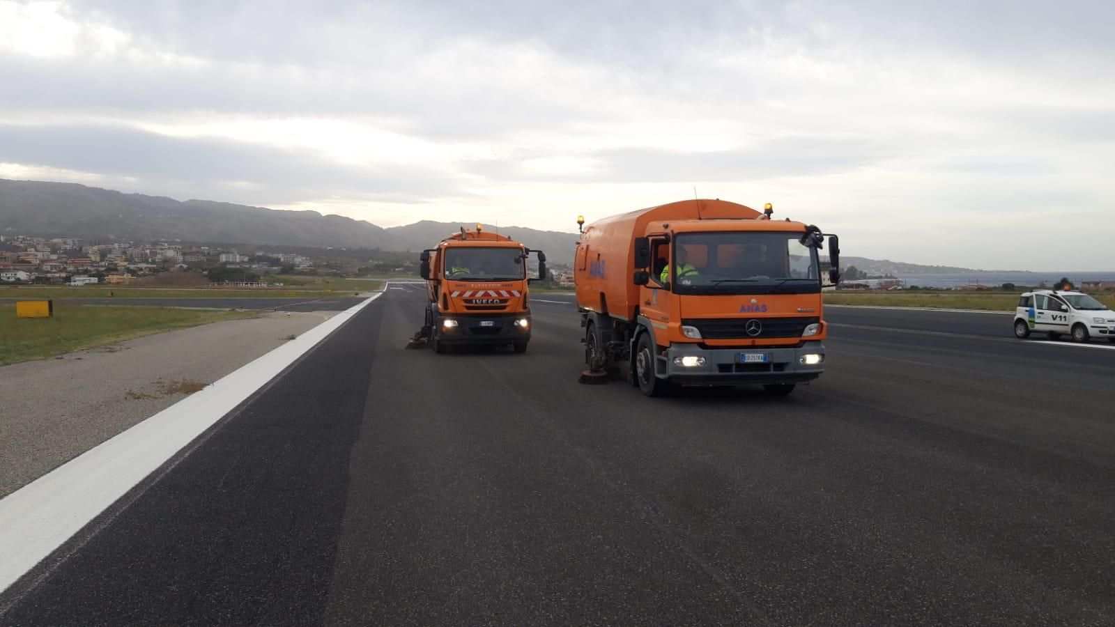 Aeroporto di Reggio ripulito dalla cenere dell’Etna: torna operativo – VIDEO
