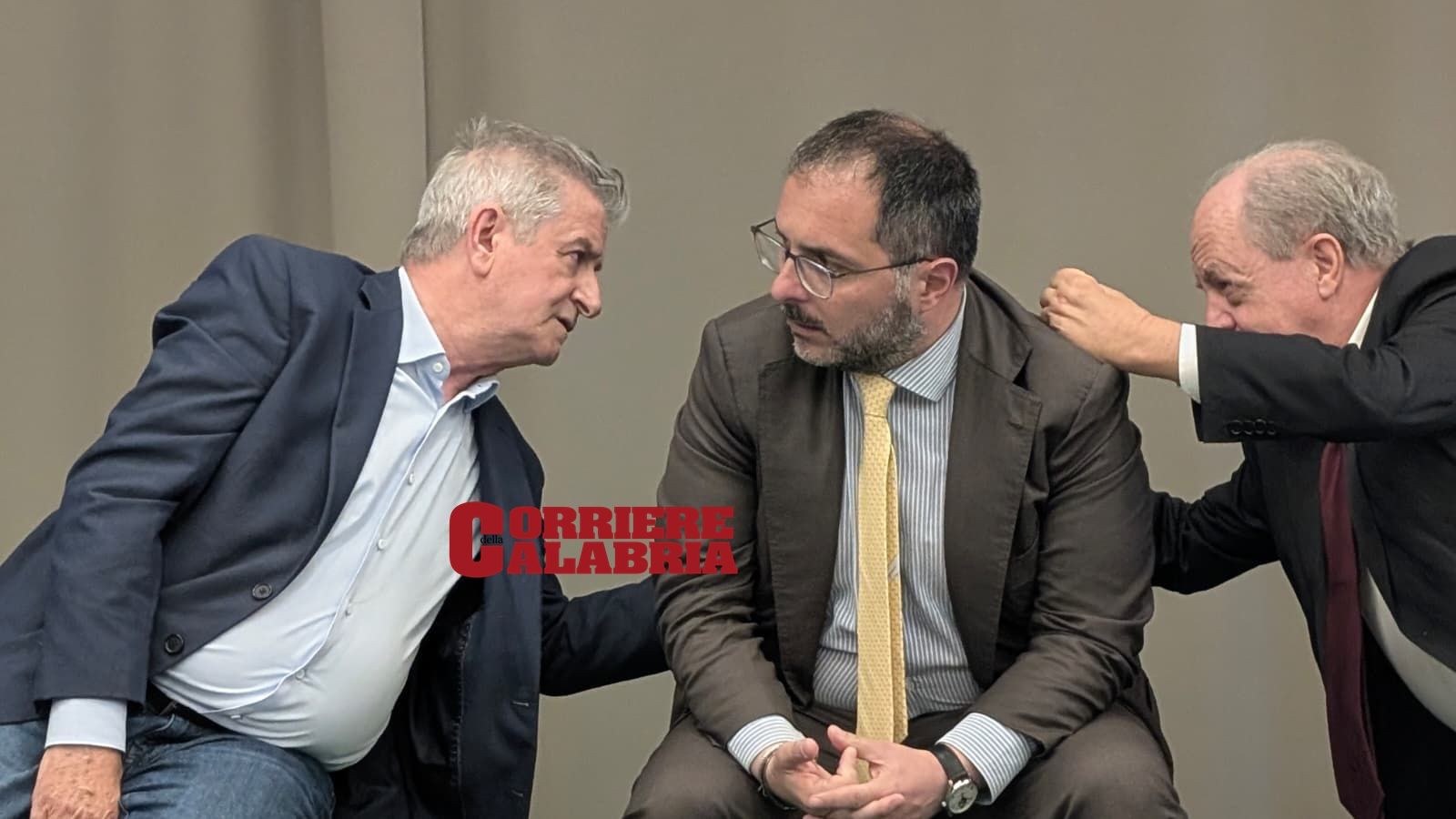 Psi, prove di convivenza ma il non detto racconta più delle parole