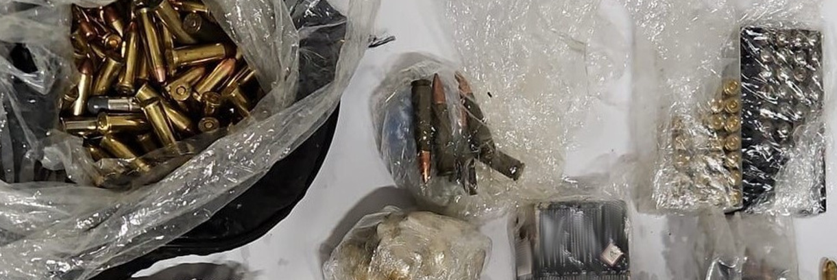 Scoperto (tra i rifiuti) un arsenale di armi a Catania