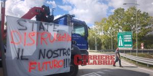 Proteste nel Vibonese, blocchi a Vazzano e Sant’Onofrio. La mobilitazione continua a oltranza – FOTO E VIDEO