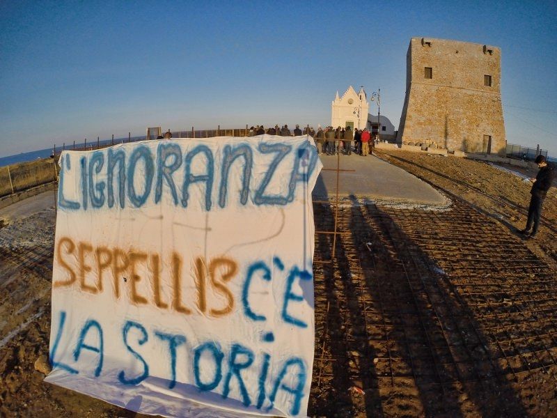 Associazioni e attivisti manifestano per «tutelare» Capo Colonna