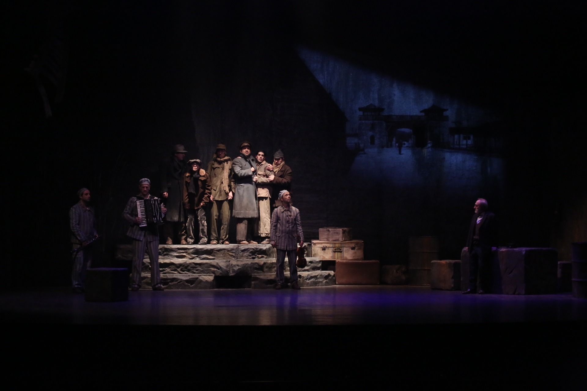 “Il triangolo azzurro”: l'orrore (e il teatro) nei campi nazisti