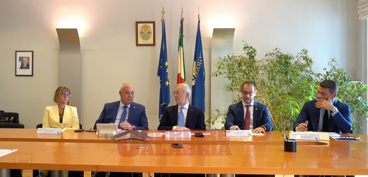 Cosenza e Bolzano viaggiano insieme a bordo delle Frecce: nasce il Food Express in partnership con Trenitalia – VIDEO