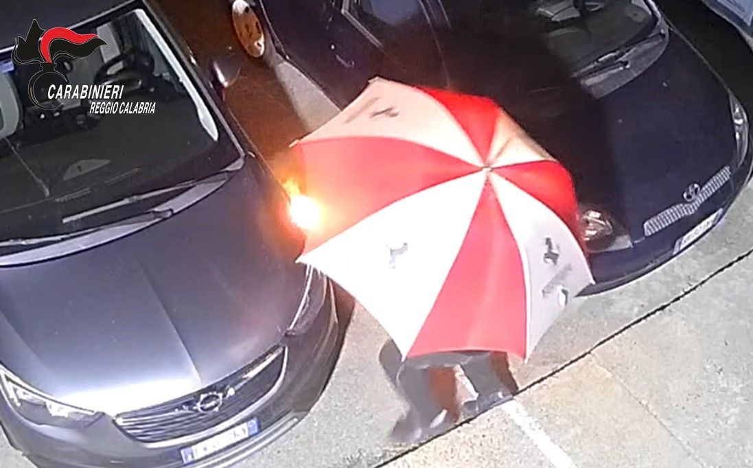 Undici incendi a Marina di Gioiosa Jonica, arrestato un 60enne