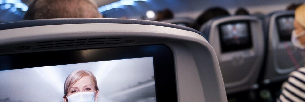 Covid, resta l’obbligo della mascherina per i voli dall’Italia