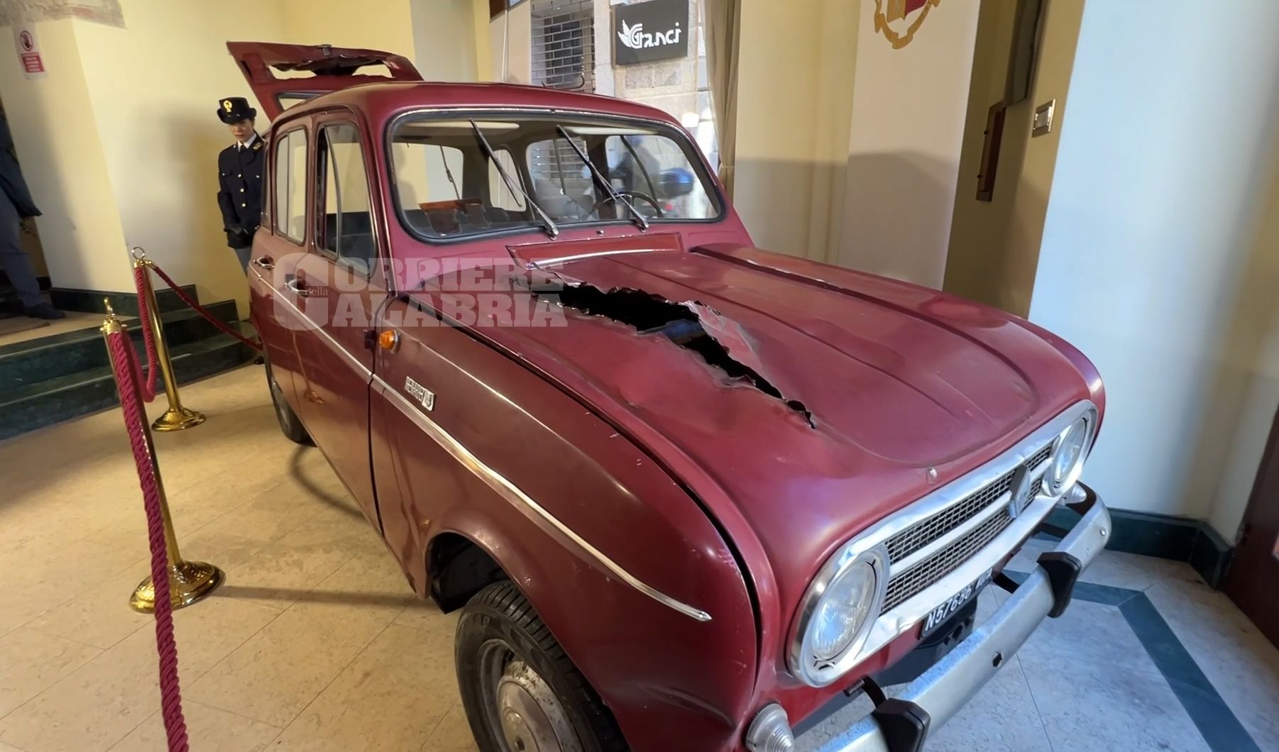 A Catanzaro il vento della storia con la Renault rossa in cui fu trovato il corpo di Moro – VIDEO E FOTO