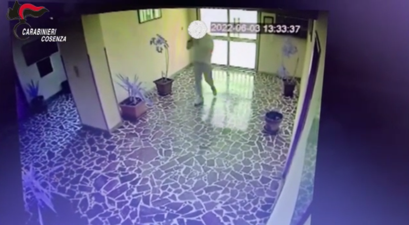 Truffa da 15mila euro ad una anziana donna a Castrovillari, arrestato un 32enne – VIDEO