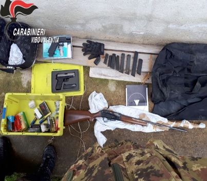 Nicotera, scoperto un arsenale di armi