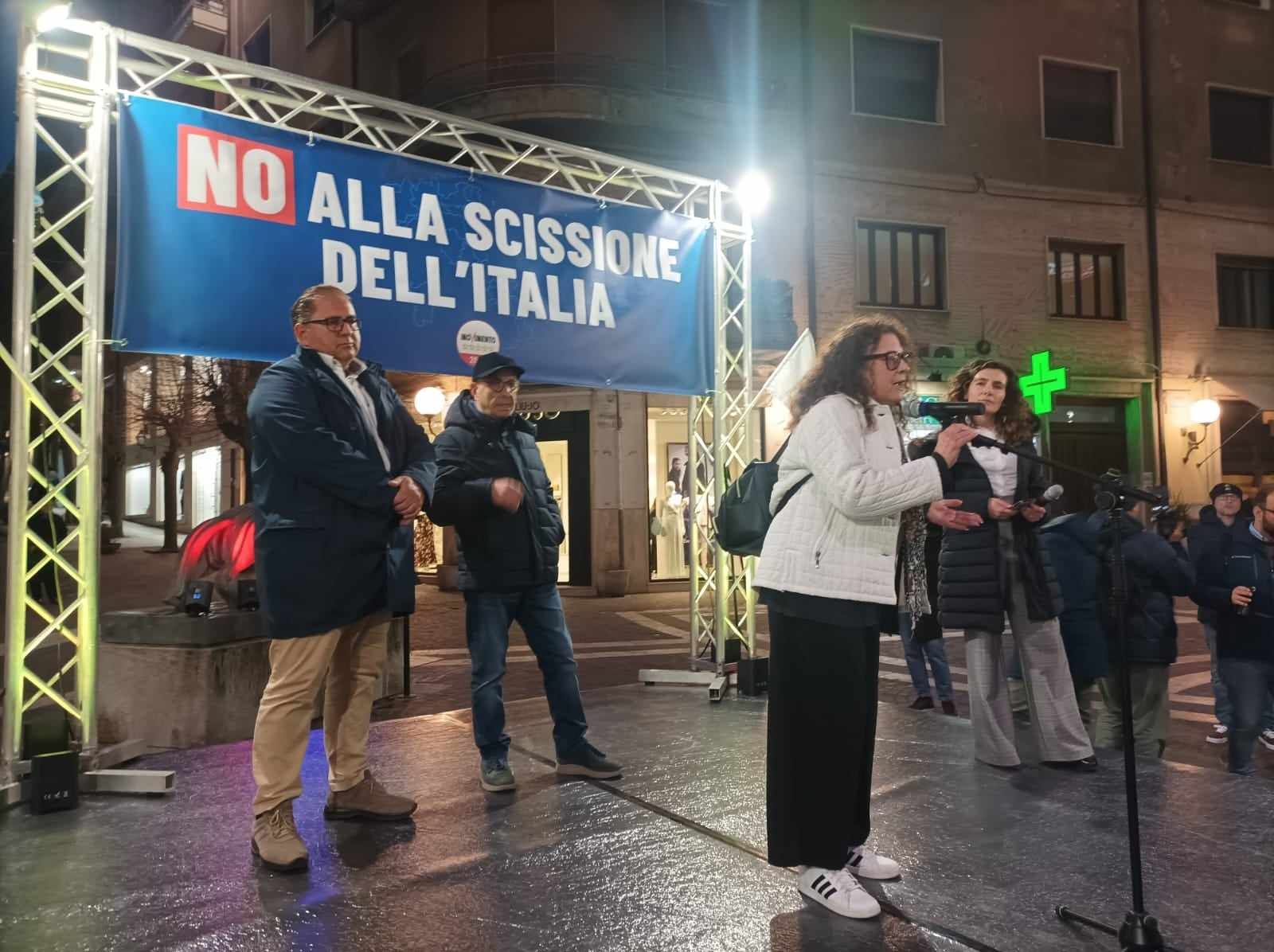 «Disegno eversivo che aumenterà le diseguaglianze»: i parlamentari 5 Stelle a Cosenza contro il ddl Calderoli