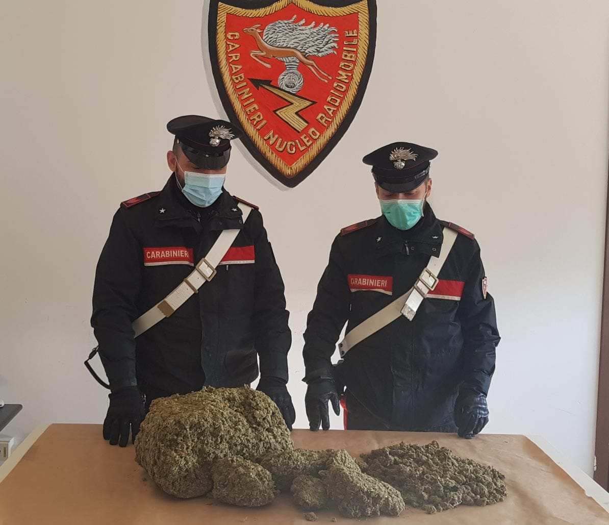 Cirò Marina, arrestato sulla Ss106 con 5kg di marijuana