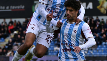 Crotone-Salernitana 0-1, per gli Squali sfuma il sogno aggancio: Achik decide allo Scida