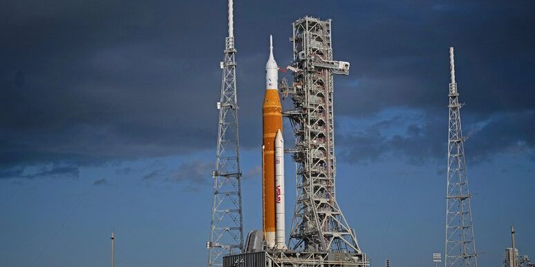 Conto alla rovescia per il lancio di “Artemis II” verso la Luna. In orbita anche un pezzo di Calabria