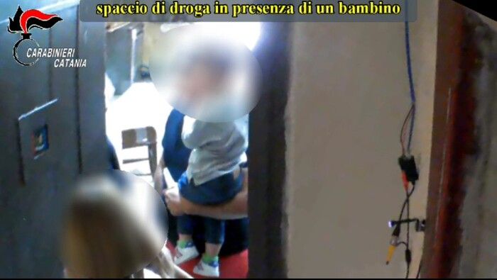 Smantellata una piazza di spaccio a Catania, 18 arresti