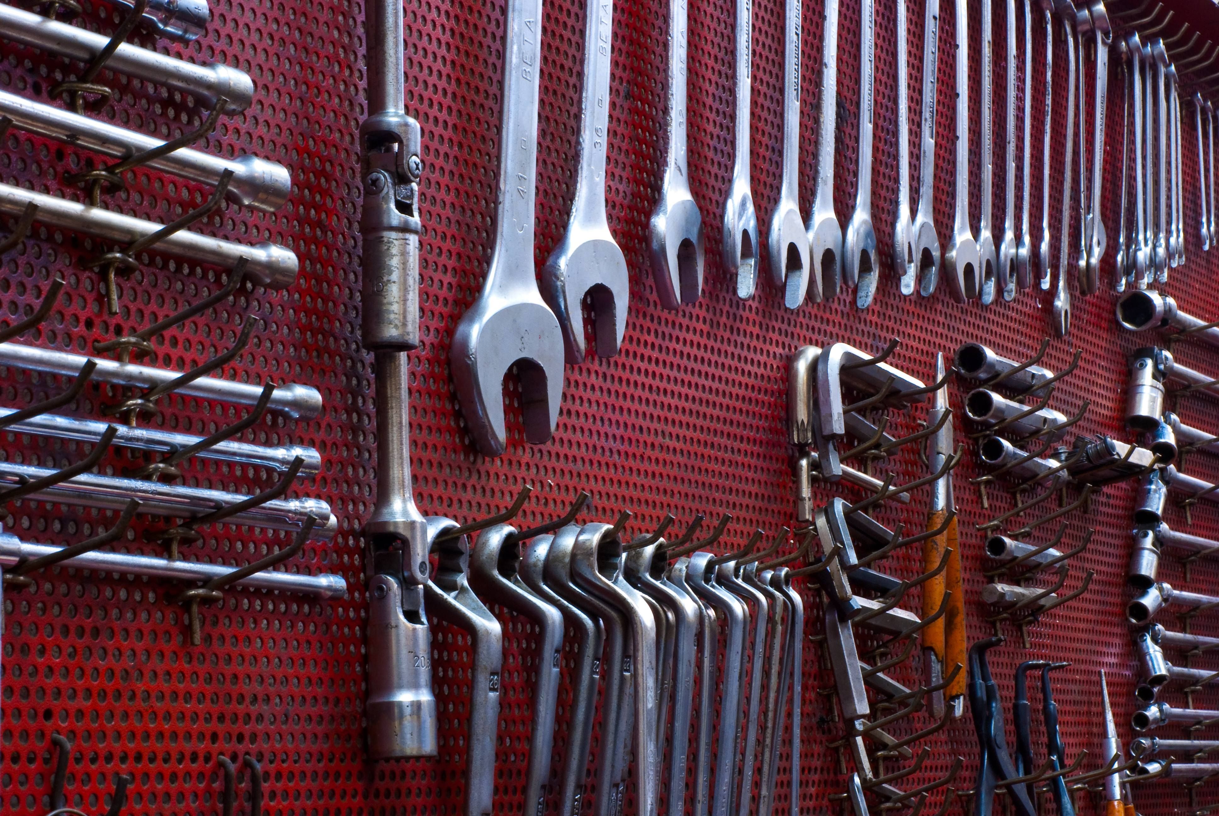 Cutro, sequestrata officina abusiva