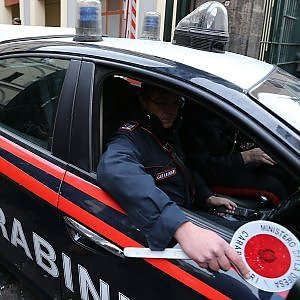 Gli prendono l'auto per sanare un debito, arrestati