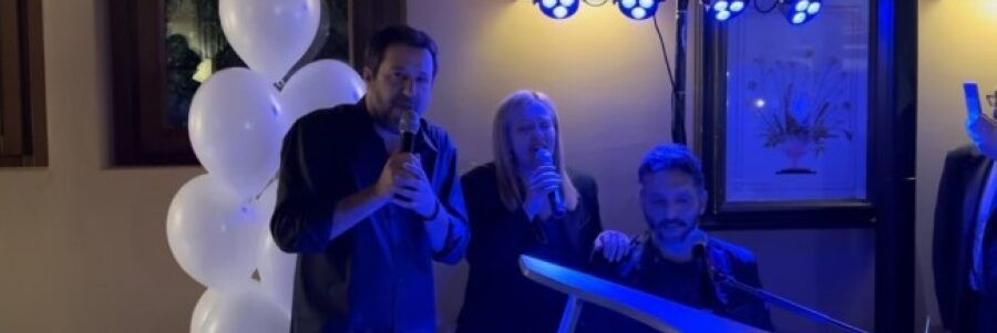 Bufera su Meloni e Salvini: «Cantano al karaoke, ma a Cutro non omaggiano le vittime»