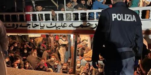 sbarco migranti crotone