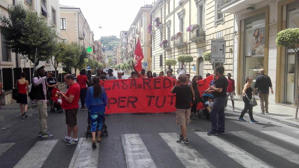 Emergenza abitativa a Cosenza, le famiglie si mobilitano. Prendocasa: «Pagano solo i più poveri»