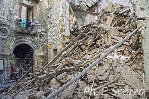 Crolli a Cosenza, Oliverio chiede lo stato d'emergenza