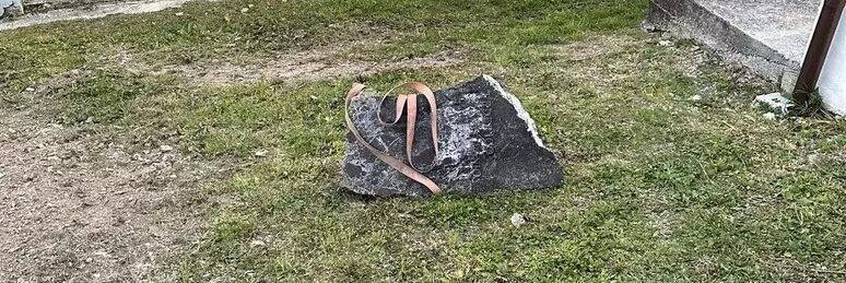 «La tomba di un partigiano rimossa con una ruspa»