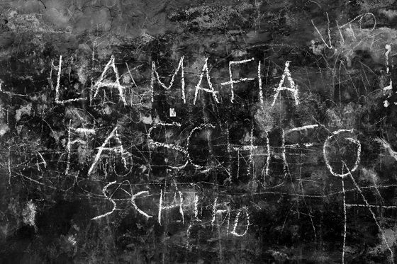 La Calabria che non “puzza” deve scomunicare i mafiosi