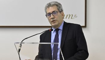 Vignetta della Camera Penale di Cosenza, Diella: «Questa non è satira»