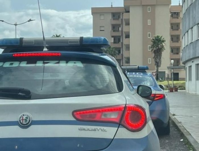 Crotone, vasta operazione di polizia nel quartiere Fondo Gesù: due denunce