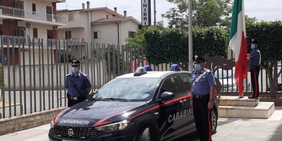 Non si ferma all’alt e crea il panico nel centro di Corigliano, fermato