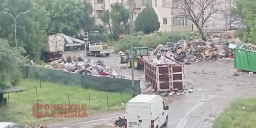 Container e mezzi per la raccolta rifiuti a Lamezia