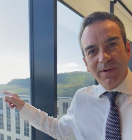 Protesta tirocinanti, Occhiuto non ci sta: «Vicino ai lavoratori, ma no a richieste fatte con prepotenza» – VIDEO