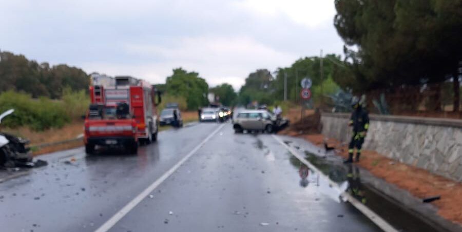 Tamponamento sulla statale 106 nella Locride, tre i feriti