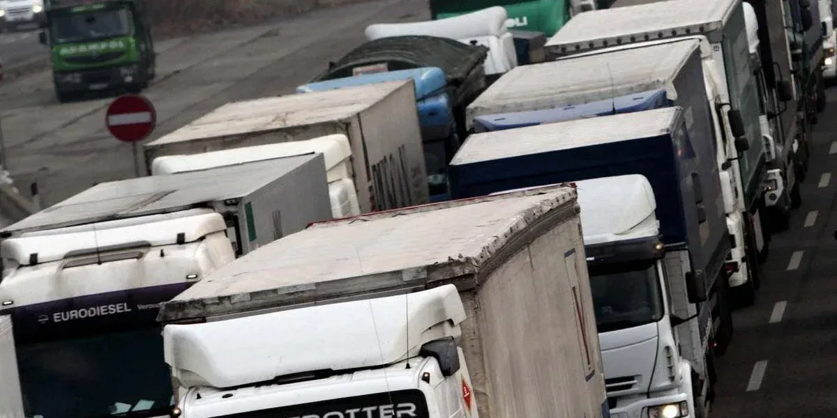Anche gli autotrasportatori calabresi aderiscono al fermo nazionale. «Rischio stop del settore»