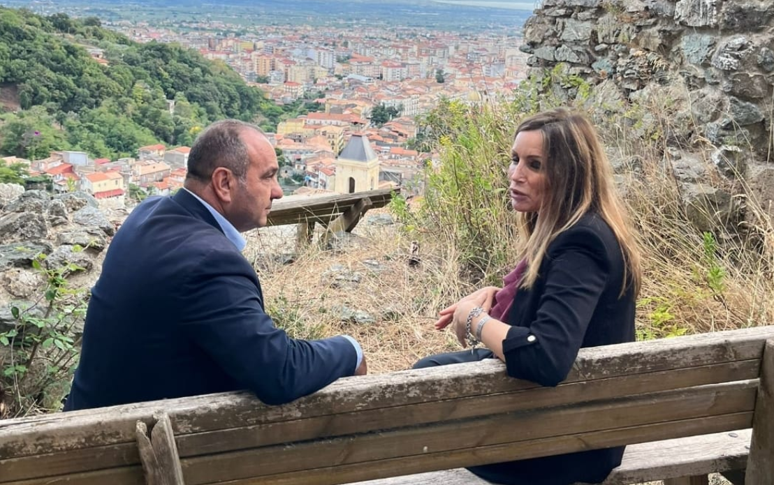 A Lamezia la sottosegretaria alla Cultura Borgonzoni visita il Laboratorio di Idee di Gianpaolo Bevilacqua