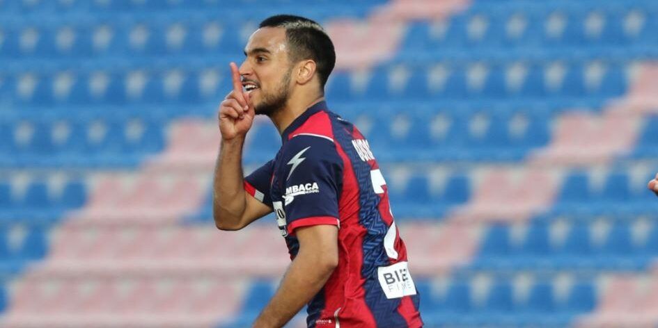 Insulti razzisti a Ounas, il calciatore: «È normale questo?»