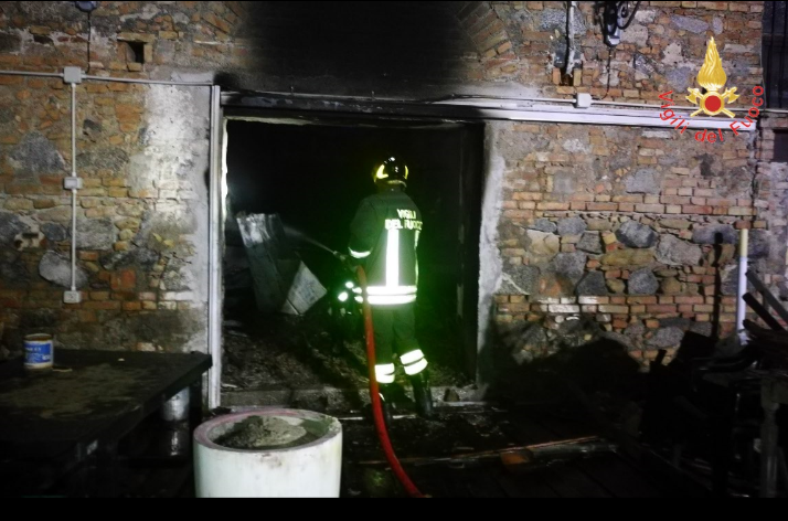 Incendiato un pub a Catanzaro, morti due giovani – I NOMI