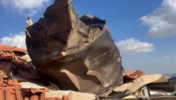 Missile dall’Iran, un frammento cade vicino l’ufficio di Netanyahu