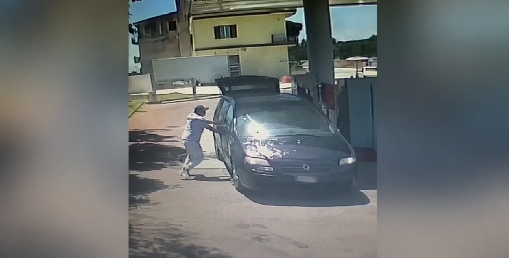 La strage di Amendolara ripresa dalle telecamere: vittime intrappolate nell’auto in fiamme – VIDEO