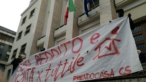 Prendocasa arriva in Prefettura e chiede ascolto alla Regione