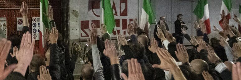 La Cassazione: «Contro il saluto romano applicare la legge Scelba»