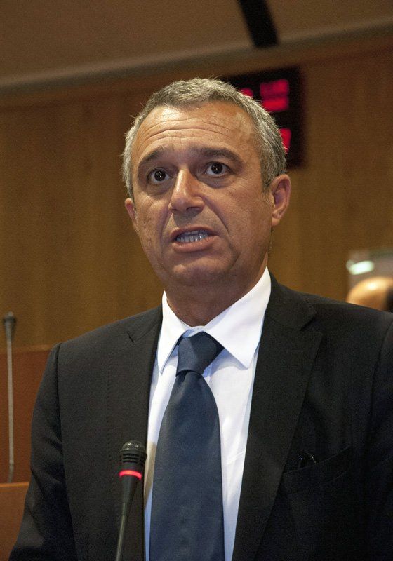 Salerno apre il processo dentro Forza Italia