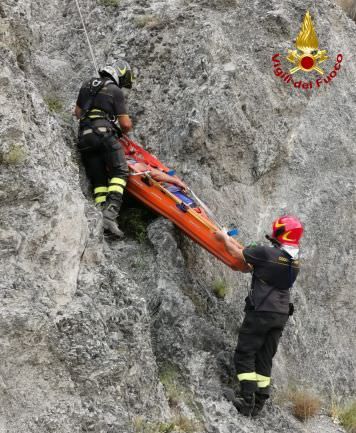 Incastrata per due ore tra i mulinelli, paura durante il rafting sul fiume Lao