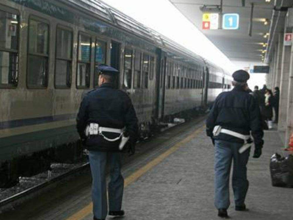 Immigrazione, due minori eritrei trovati chiusi nella toilette del treno