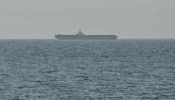 Nave iraniana sotto custodia Usa: ha cercato di superare il blocco