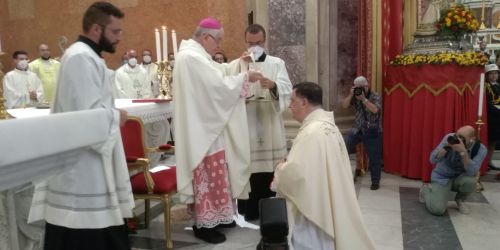 Catanzaro, il Pallio per l'arcivescovo metropolita Maniago: «Camminiamo insieme e saremo chiesa viva»