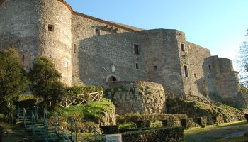 Precari senza rinnovo, Vibo paga il conto: il Museo chiude dal lunedì al venerdì, orari ridotti per l’Archivio di Stato