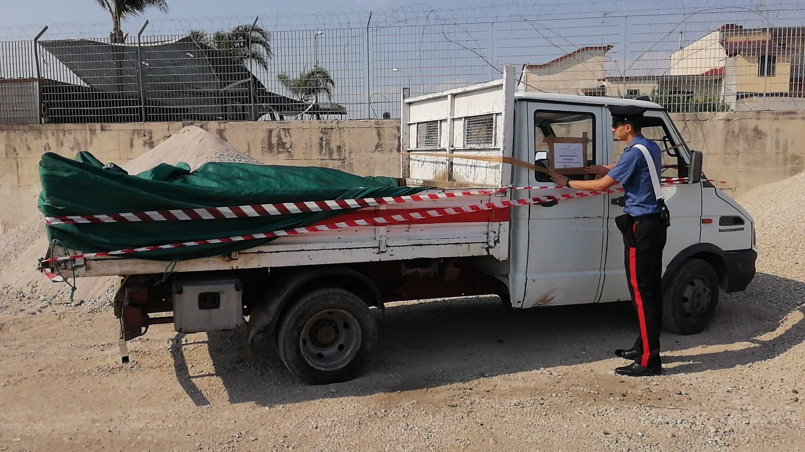 Trasportavano e lavoravano materiale inerte illegalmente nel Catanzarese, denunciati