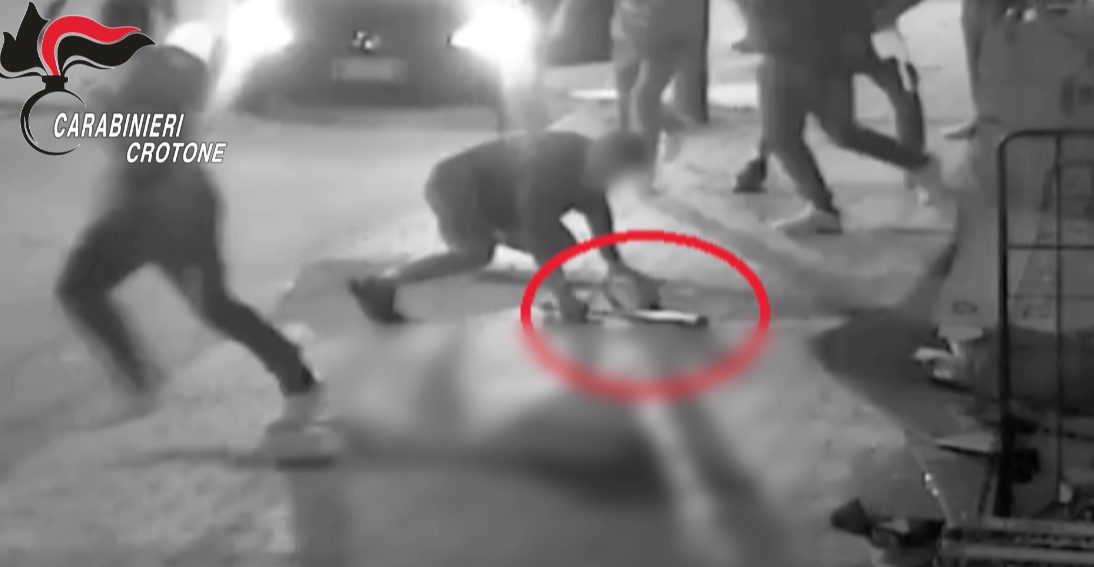 «Ti scuoio e ti taglio la lingua». I messaggi prima della spedizione punitiva a Cutro