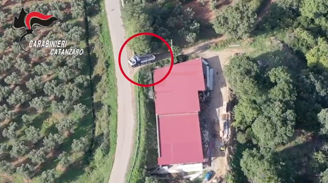 Estorsioni e intimidazioni tra Amaroni, Borgia e Squillace: tre arresti – NOMI E VIDEO